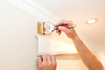 Pose de papier peint à Comberouger — revêtements muraux et toiles de verre